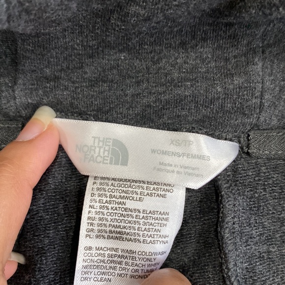 The Northface Womens Jacket - Picture 2 of 6